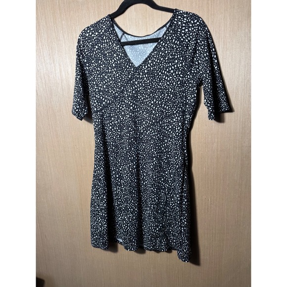 Title Nine Black White Print V Neck Short Sleeve Casual Dress - M - Picture 1 of 6